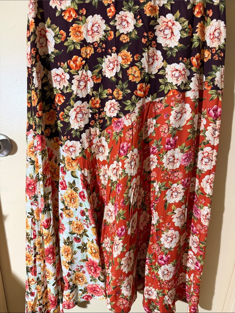 Farm Rio - Skirt - Floral Autumn Colors - Hi Lo Hem - size MED - EUC - Picture 9 of 12